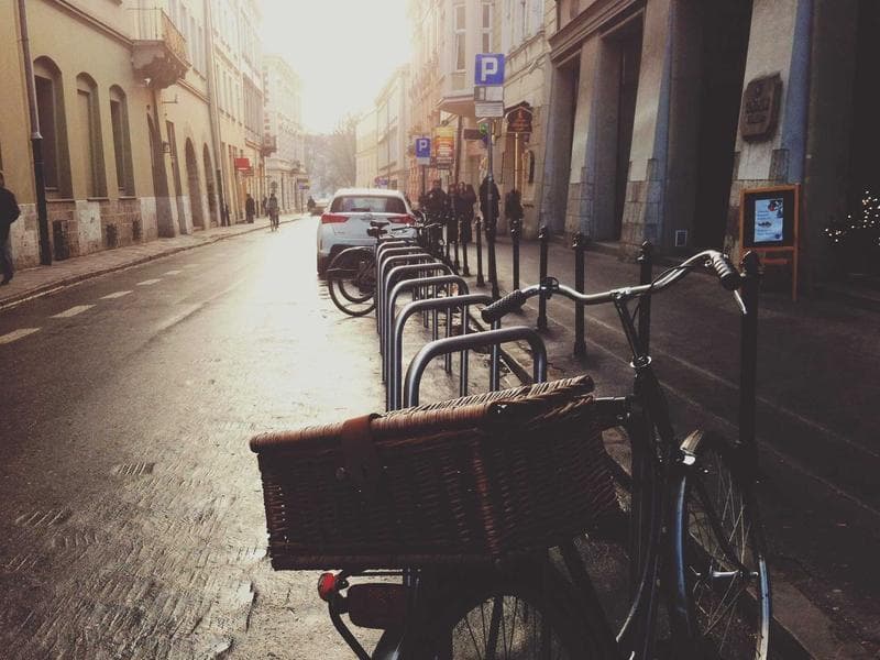 Building a Brand Identity That Resonates in 2024